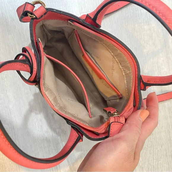 Calvin Klein Small Tote Crossbody Purse in Baby Pink - Picture 5 of 15